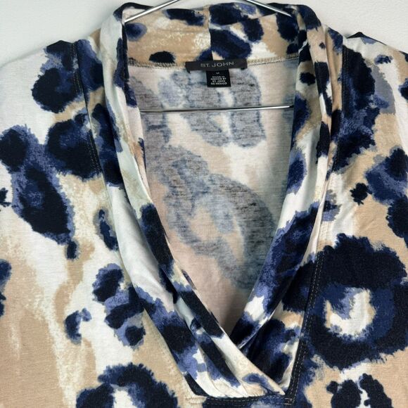 St. John's Shirt Women's Sz M Beige Blue Animal Print Long Sleeve Stretch Knit - Picture 6 of 13
